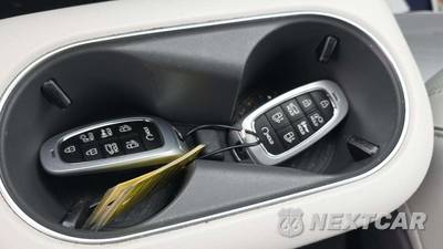 2024 Hyundai IONIQ 5 Limited - zdjęcie 18 z 46 - miniatura