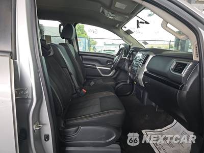 2018 Nissan TITAN XD SV Crew Cab Medium Bed - zdjęcie 8 z 83 - miniatura