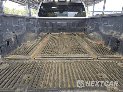 2018 Nissan TITAN XD SV Crew Cab Medium Bed - zdjęcie 16 z 83 - miniatura