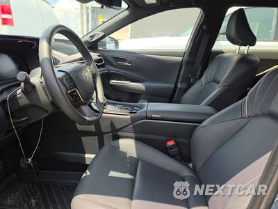 2025 Toyota Crown Signia Limited - zdjęcie 7 z 22 - miniatura