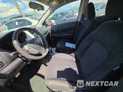 2017 Nissan Versa Sedan SV - zdjęcie 7 z 50 - miniatura