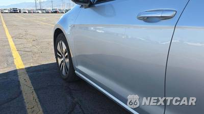 2016 Volkswagen e-Golf SE Hatchback - zdjęcie 33 z 40 - miniatura