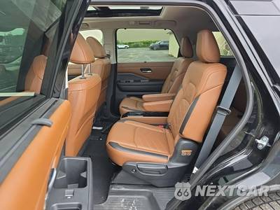 2024 Nissan Pathfinder Platinum - zdjęcie 14 z 28 - miniatura
