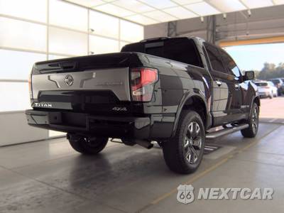2020 Nissan TITAN Platinum Reserve Crew Cab Short Bed - zdjęcie 4 z 19 - miniatura