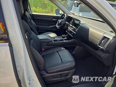 2024 Nissan Pathfinder SL - zdjęcie 8 z 21 - miniatura