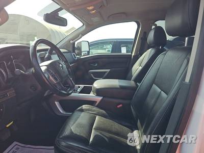 2019 Nissan TITAN SL Crew Cab Short Bed - zdjęcie 7 z 30 - miniatura