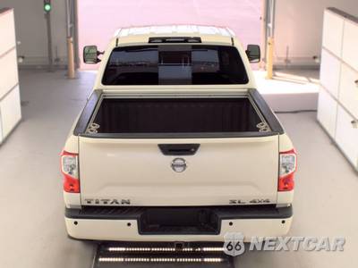 2019 Nissan TITAN SL Crew Cab Short Bed - zdjęcie 5 z 30 - miniatura