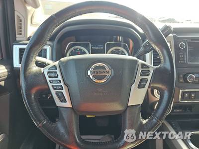 2019 Nissan TITAN SL Crew Cab Short Bed - zdjęcie 10 z 30 - miniatura