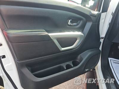 2019 Nissan TITAN SL Crew Cab Short Bed - zdjęcie 9 z 30 - miniatura