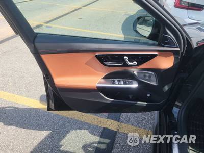 2023 Mercedes-Benz C 300 Sedan - zdjęcie 9 z 20 - miniatura