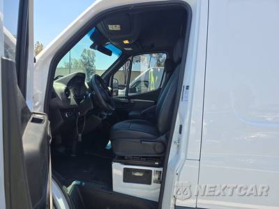 2025 Mercedes-Benz Sprinter 2500 Cargo Van Standard Roof 144.0" WB - zdjęcie 7 z 36 - miniatura