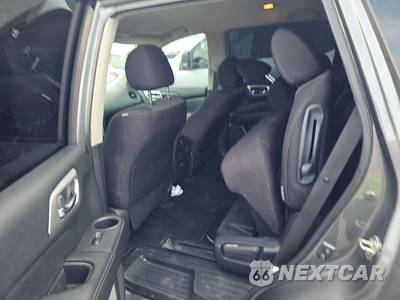 2020 Nissan Pathfinder S - zdjęcie 13 z 18 - miniatura