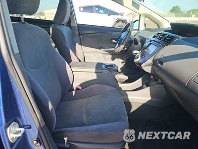 2014 Toyota Prius v Two - zdjęcie 8 z 47 - miniatura