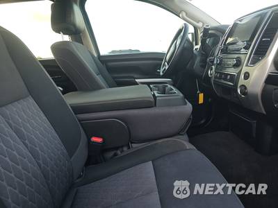 2021 Nissan TITAN SV Crew Cab Short Bed - zdjęcie 8 z 19 - miniatura