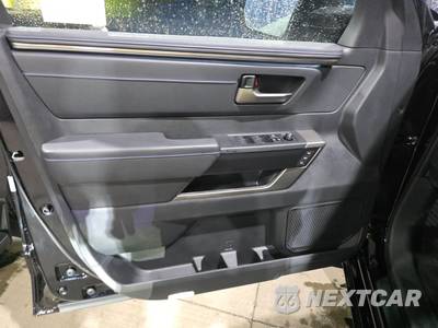 2026 Toyota Sequoia Platinum - zdjęcie 9 z 20 - miniatura