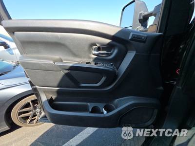 2018 Nissan TITAN XD SL Crew Cab Medium Bed - zdjęcie 9 z 41 - miniatura