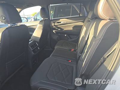 2025 Volkswagen Atlas Cross Sport 2.0T SE w/Technology - zdjęcie 13 z 31 - miniatura