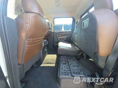 2017 Nissan TITAN XD Platinum Reserve Crew Cab Medium Bed - zdjęcie 13 z 34 - miniatura