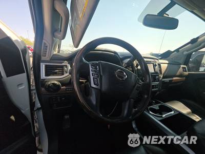 2017 Nissan TITAN XD Platinum Reserve Crew Cab Medium Bed - zdjęcie 10 z 34 - miniatura