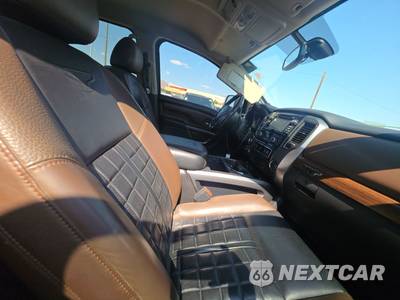 2017 Nissan TITAN XD Platinum Reserve Crew Cab Medium Bed - zdjęcie 8 z 34 - miniatura