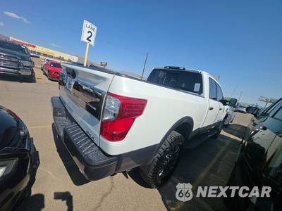 2017 Nissan TITAN XD Platinum Reserve Crew Cab Medium Bed - zdjęcie 4 z 34 - miniatura