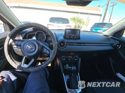 2020 Toyota Yaris Hatchback LE - zdjęcie 11 z 27 - miniatura