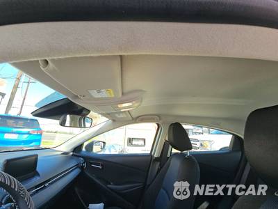 2020 Toyota Yaris Hatchback LE - zdjęcie 23 z 27 - miniatura