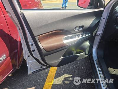 2020 Nissan Kicks SR - zdjęcie 9 z 22 - miniatura