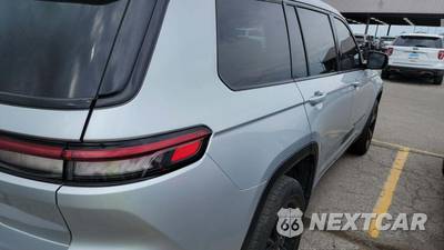 2023 Jeep Grand Cherokee L Altitude - zdjęcie 24 z 28 - miniatura