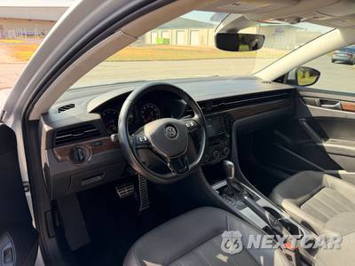 2020 Volkswagen Passat 2.0T SEL - zdjęcie 7 z 35 - miniatura