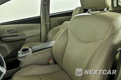 2017 Toyota Prius v Four - zdjęcie 16 z 27 - miniatura