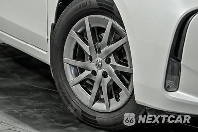 2017 Toyota Prius v Four - zdjęcie 3 z 27 - miniatura