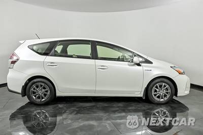 2017 Toyota Prius v Four - zdjęcie 10 z 27 - miniatura