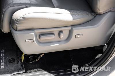 2017 Toyota Sequoia Platinum - zdjęcie 45 z 50 - miniatura