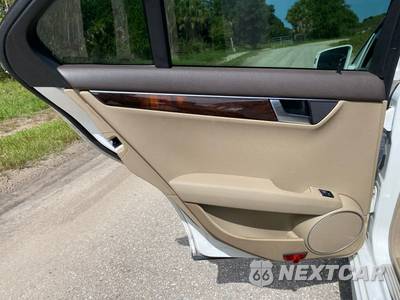 2013 Mercedes-Benz C 300 4MATIC Sedan - zdjęcie 19 z 54 - miniatura