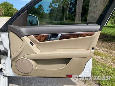 2013 Mercedes-Benz C 300 4MATIC Sedan - zdjęcie 25 z 54 - miniatura