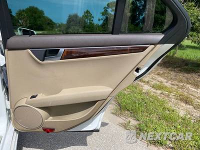 2013 Mercedes-Benz C 300 4MATIC Sedan - zdjęcie 30 z 54 - miniatura