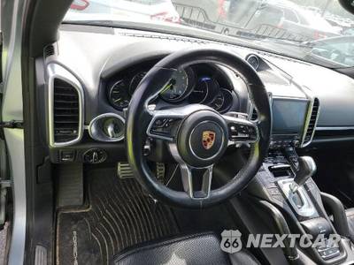 2017 Porsche Cayenne S E-Hybrid Platinum Ed - zdjęcie 10 z 17 - miniatura