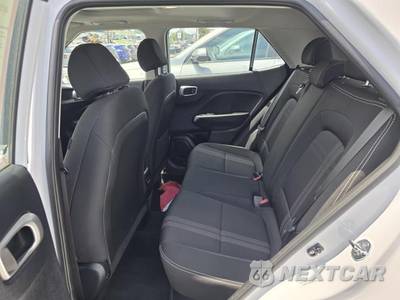2025 Hyundai Venue SEL - zdjęcie 15 z 32 - miniatura