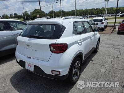 2025 Hyundai Venue SEL - zdjęcie 21 z 32 - miniatura