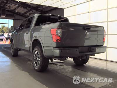 2019 Nissan TITAN PRO-4X Crew Cab Short Bed - zdjęcie 6 z 25 - miniatura