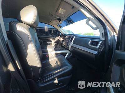 2019 Nissan TITAN PRO-4X Crew Cab Short Bed - zdjęcie 8 z 25 - miniatura