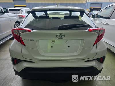 2020 Toyota C-HR XLE - zdjęcie 5 z 16 - miniatura