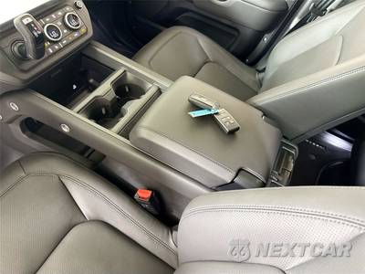 2026 Land Rover Defender 110 X-Dynamic SE - zdjęcie 19 z 40 - miniatura