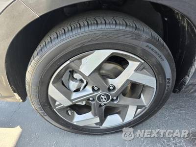 2025 Hyundai Venue SEL - zdjęcie 6 z 27 - miniatura