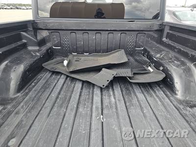 2023 Jeep Gladiator Overland Crew Cab Medium Bed - zdjęcie 16 z 24 - miniatura