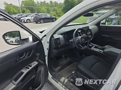 2024 Nissan Pathfinder SV - zdjęcie 11 z 25 - miniatura