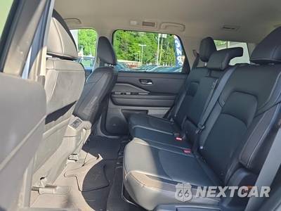 2023 Nissan Pathfinder SL - zdjęcie 14 z 27 - miniatura