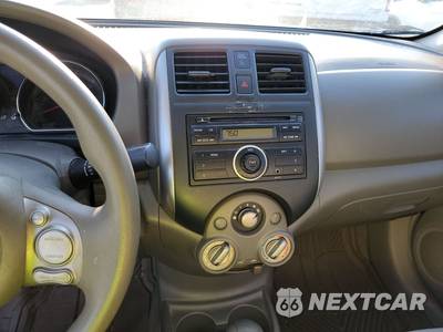 2012 Nissan Versa 1.6 SV Sedan - zdjęcie 11 z 36 - miniatura
