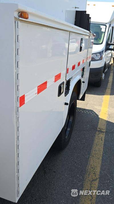 2015 Ford Super Duty F-550 Cab Chassis XL Crew Cab DRW - zdjęcie 37 z 44 - miniatura